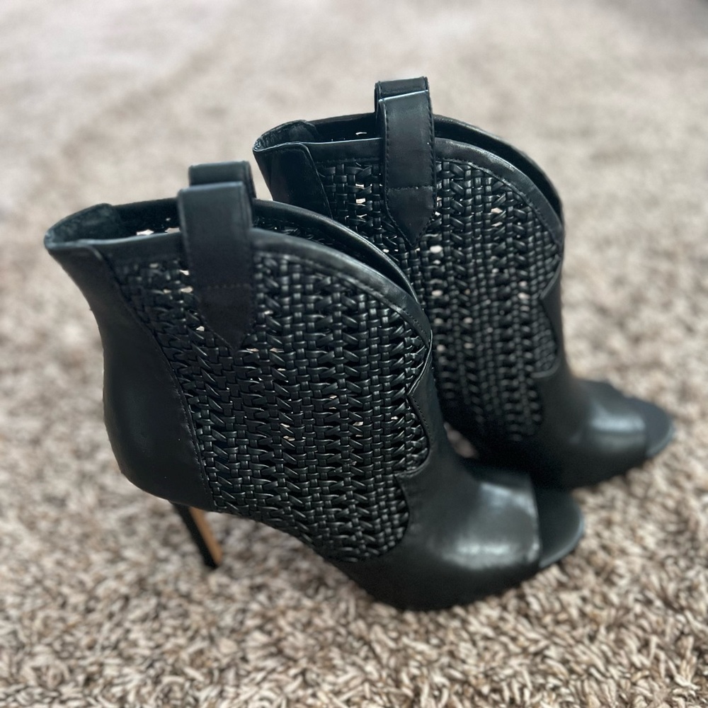 Jessica Simpson perforated leather peep toe “shootie”. - Picture 2 of 4